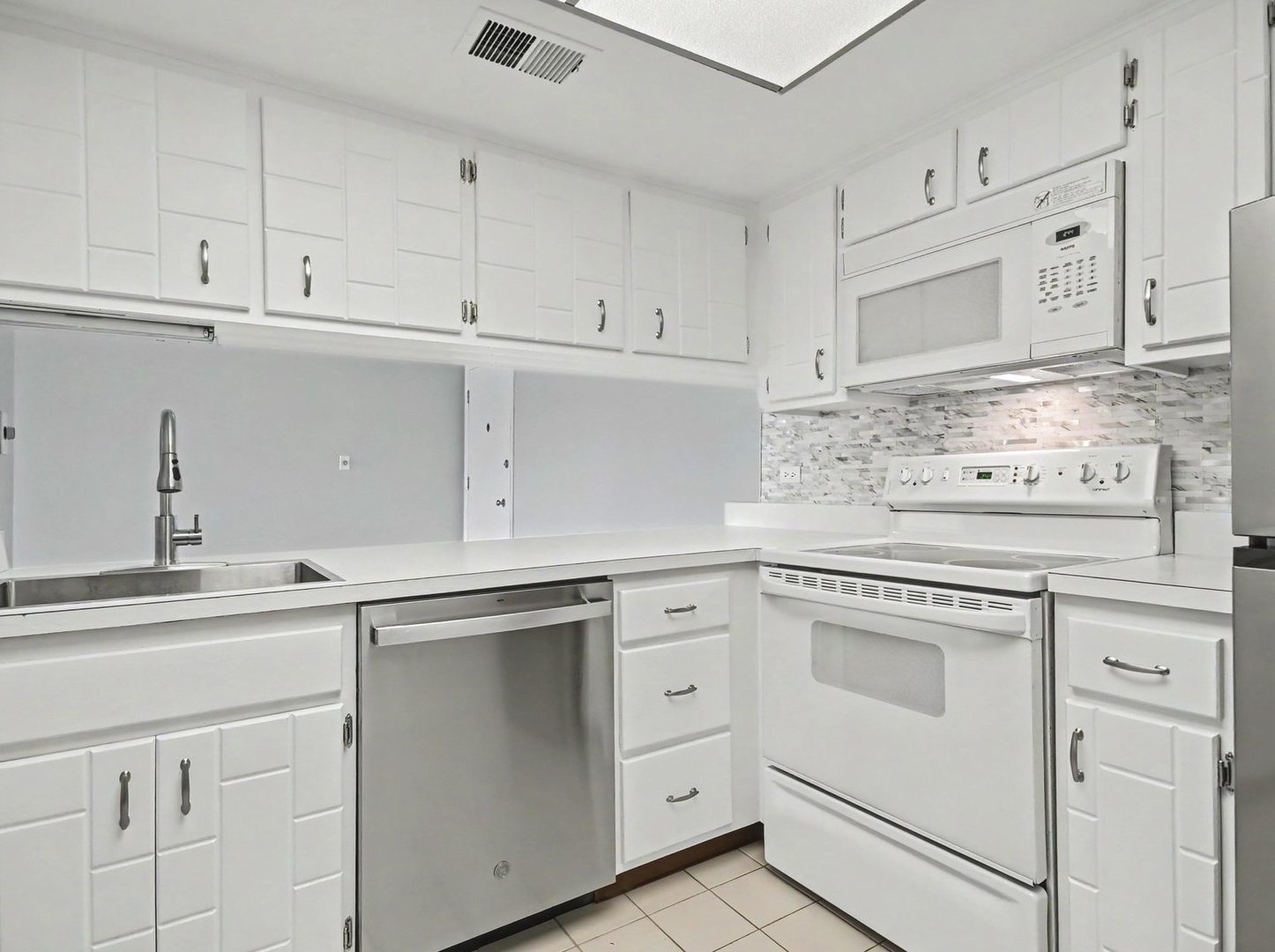 830 Elder Road 406 Property Photo 6