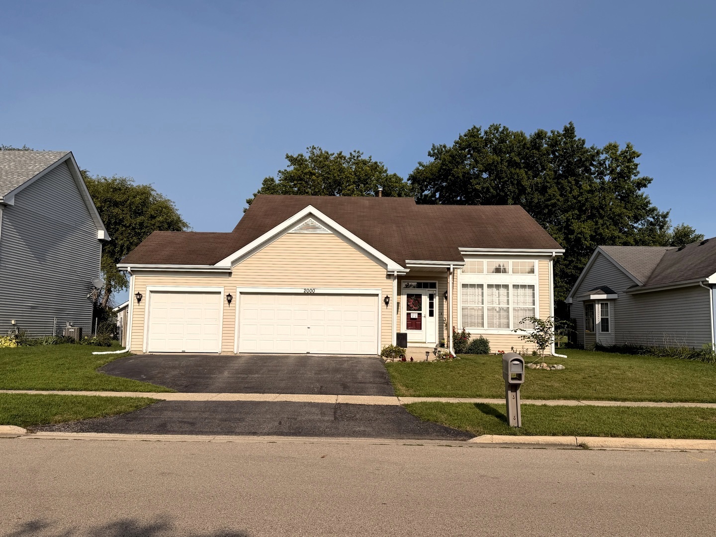 2000 Oakbrook Drive Property Photo 1