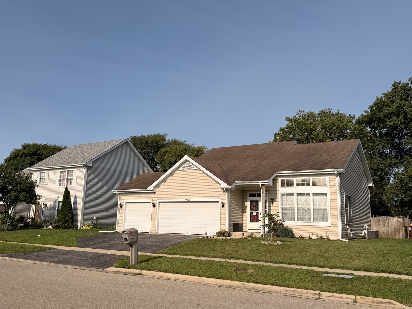 2000 Oakbrook Drive Property Photo 2