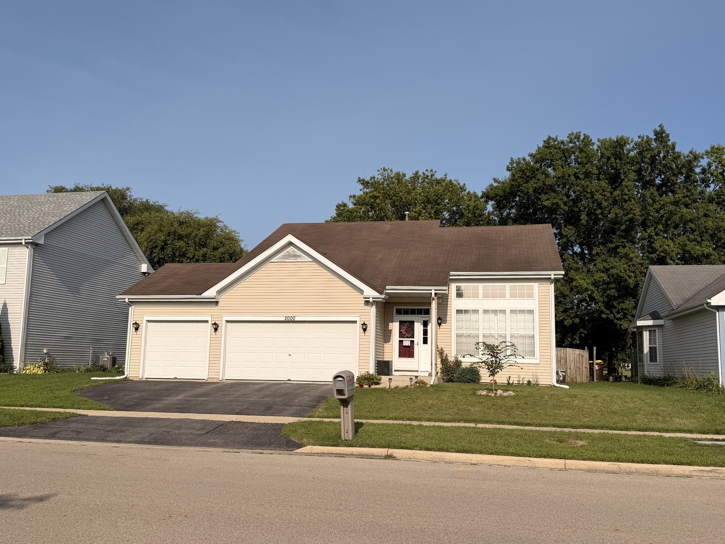 2000 Oakbrook Drive Property Photo 3