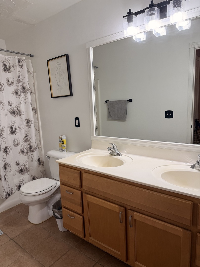 2000 Oakbrook Drive Property Photo 25