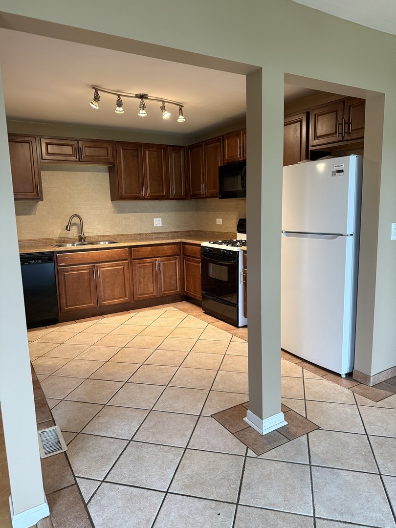 227 Lakeshore Lane Property Photo 4