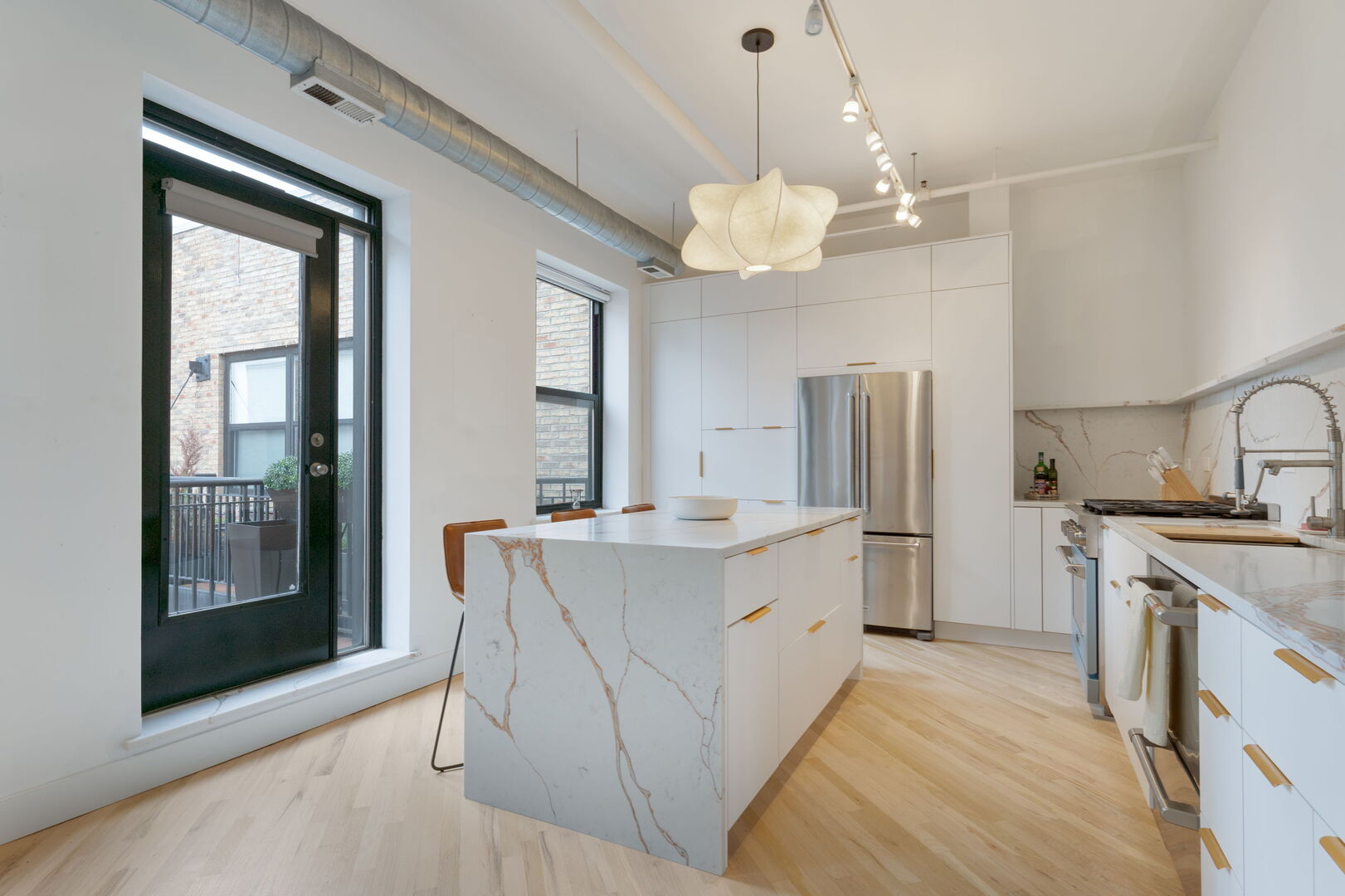 226 N Clinton Street 711 Property Photo 7