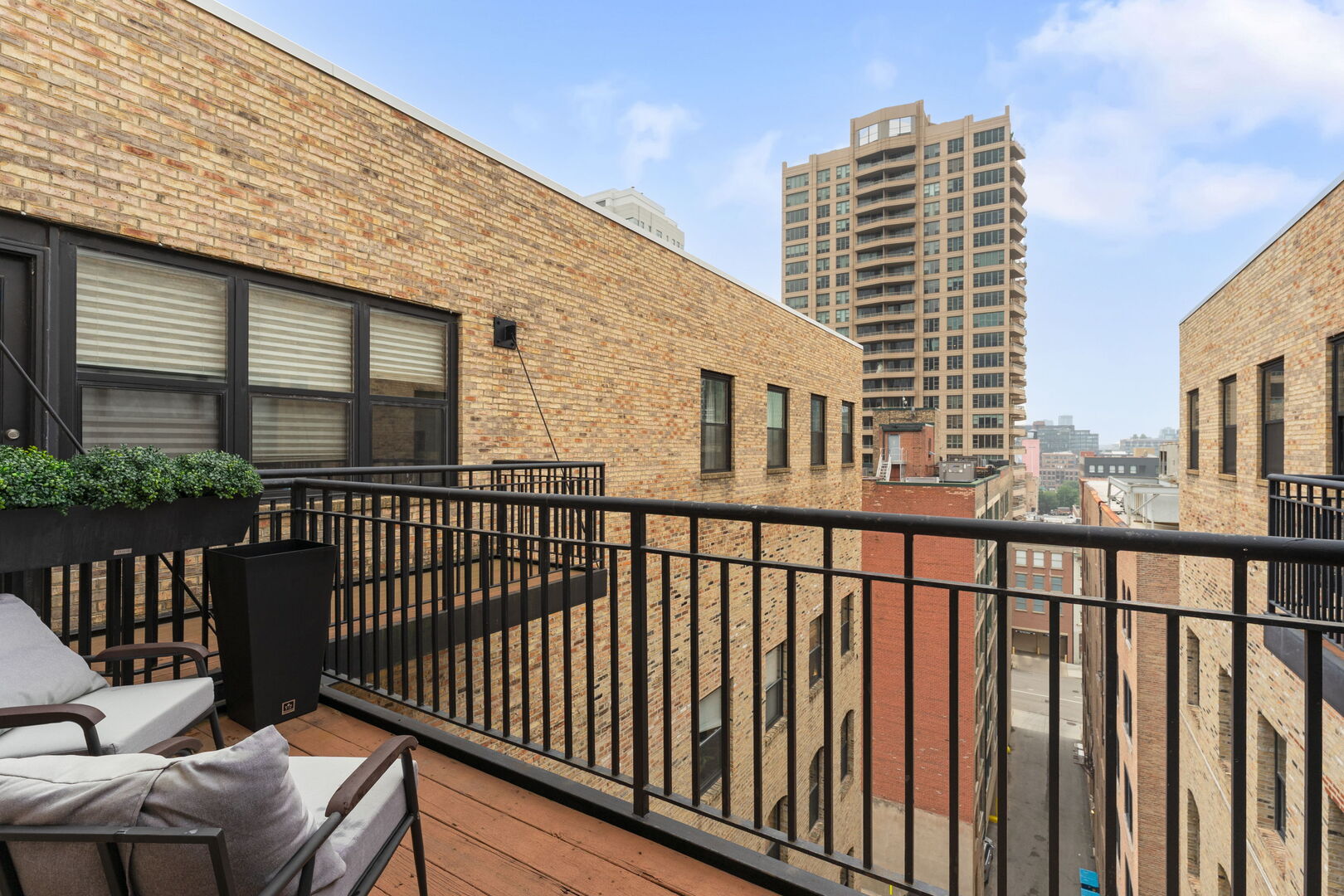 226 N Clinton Street 711 Property Photo 13