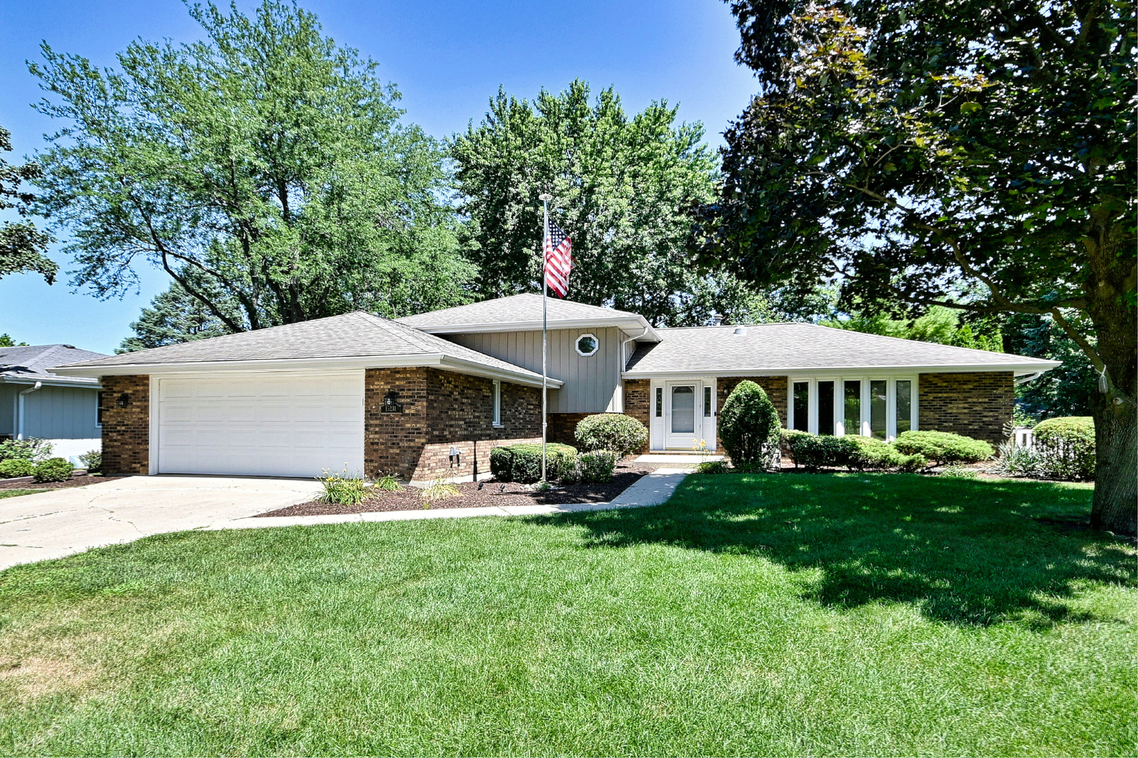 15231 S Meadow Lane Property Photo 1
