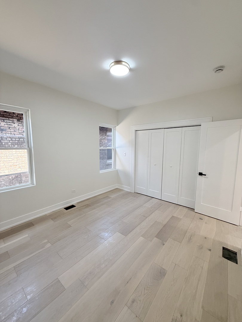 8233 S Carpenter Street Property Photo 6