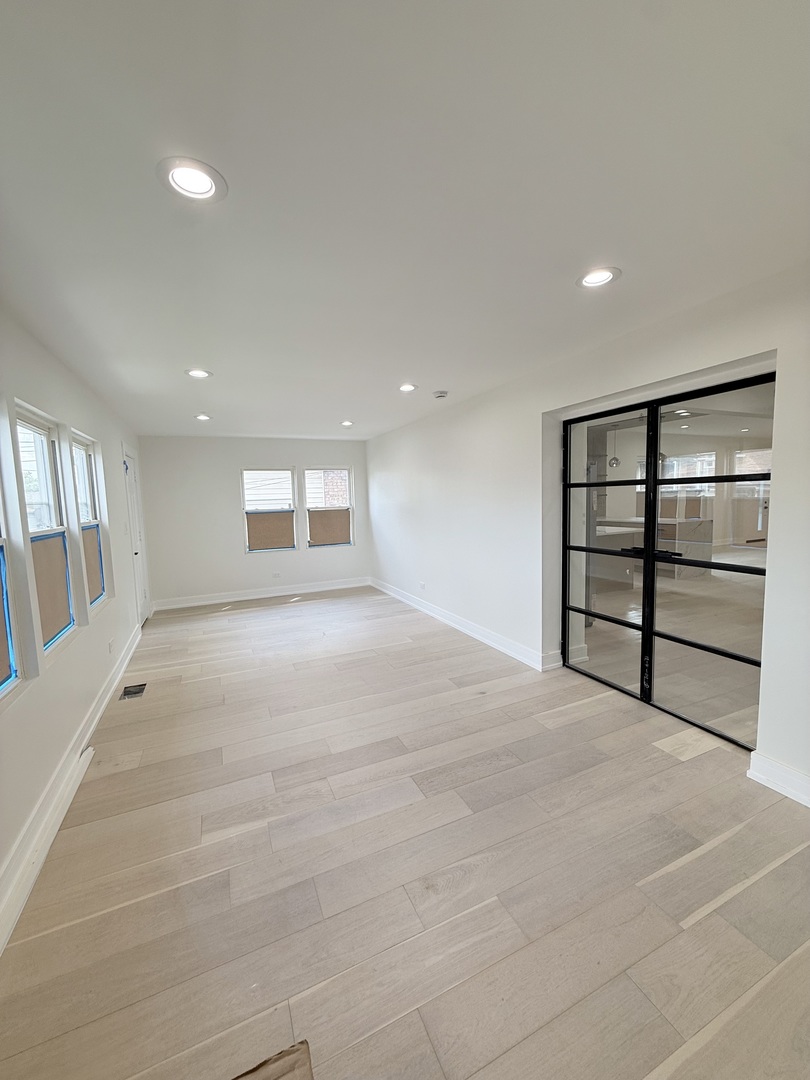 8233 S Carpenter Street Property Photo 17
