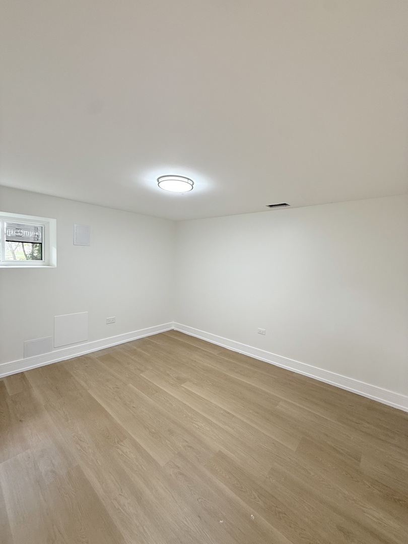 8233 S Carpenter Street Property Photo 25