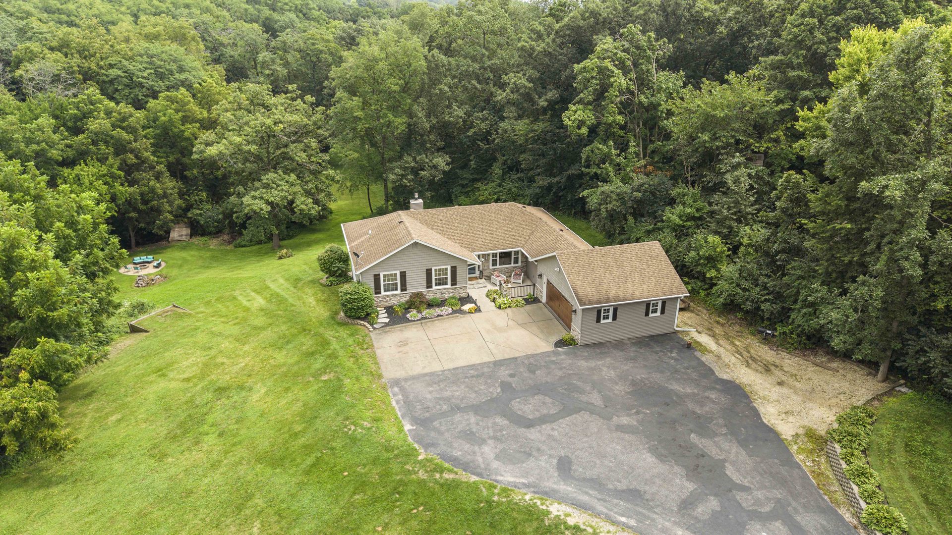 2260 Tara Lane Property Photo 1