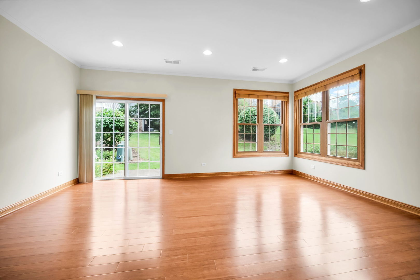 2025 S Lincoln Avenue Property Photo 8