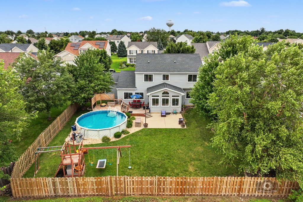 437 Raintree Drive Property Photo 2