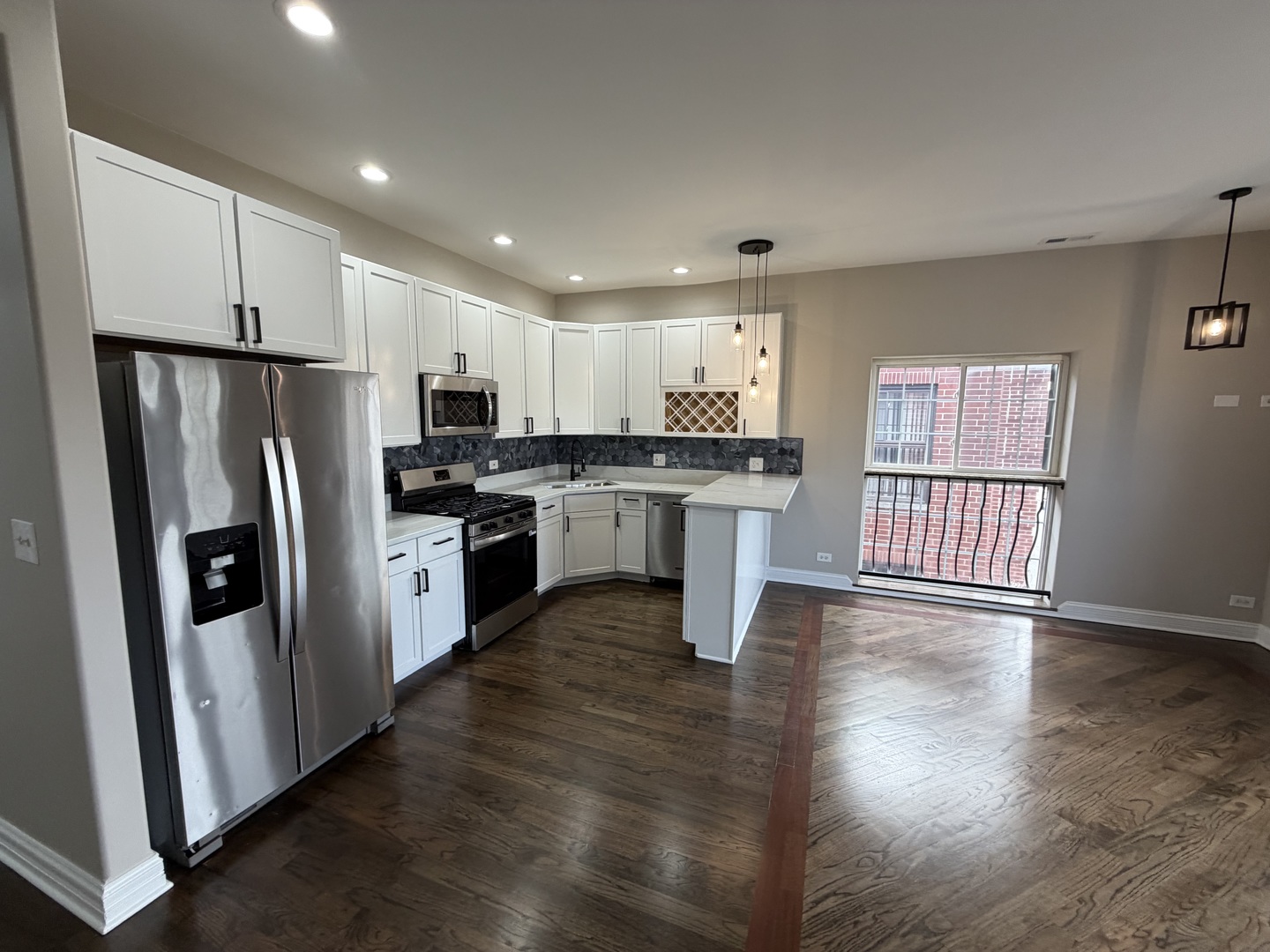 543 E 43rd Street 3w Property Photo 4