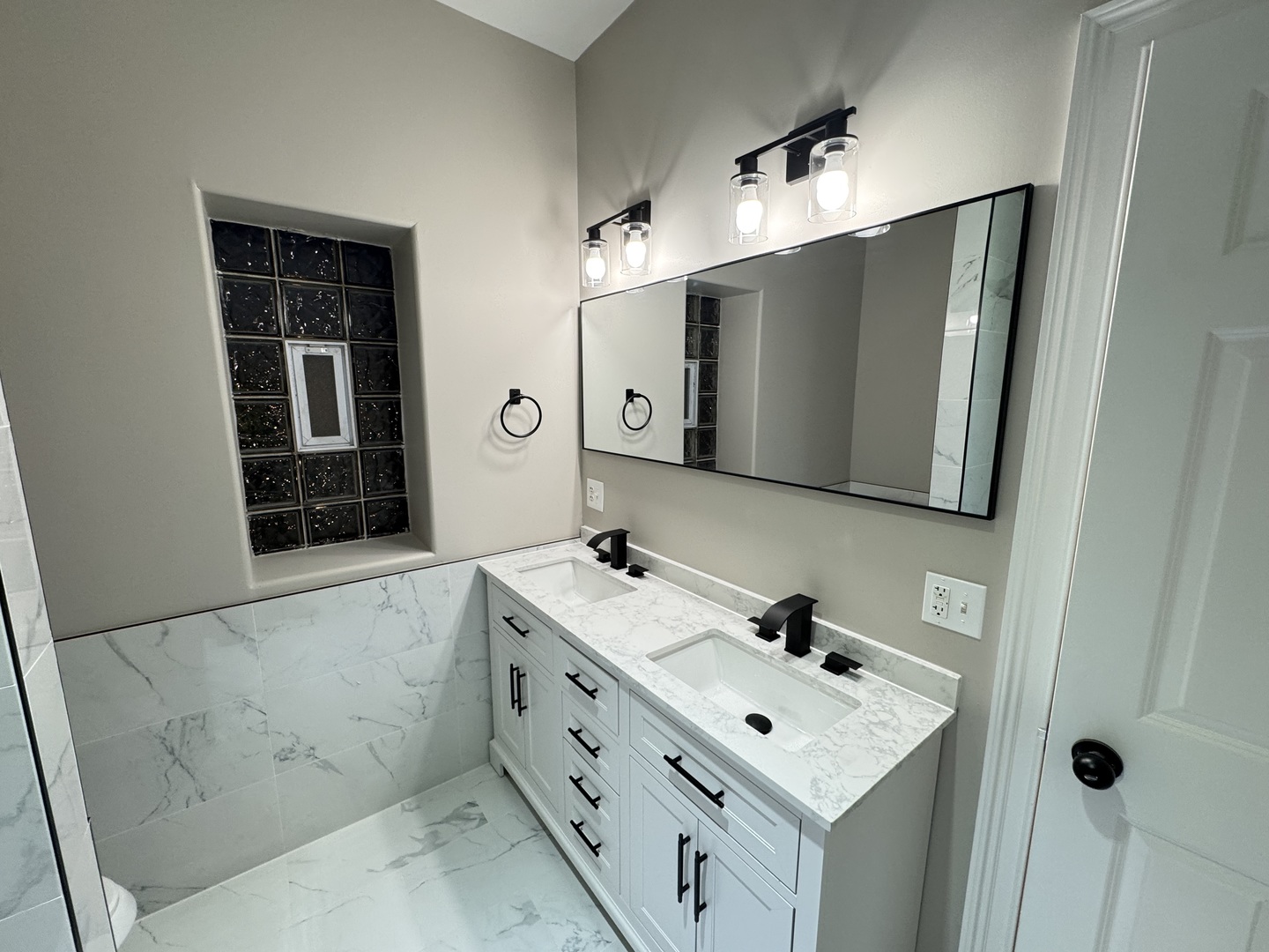 543 E 43rd Street 3w Property Photo 19