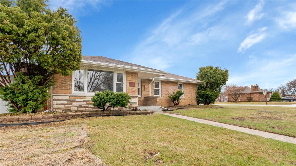 11639 S Knox Avenue Property Photo 2