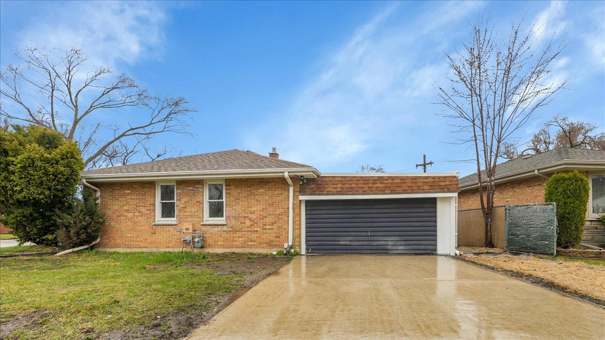 11639 S Knox Avenue Property Photo 3