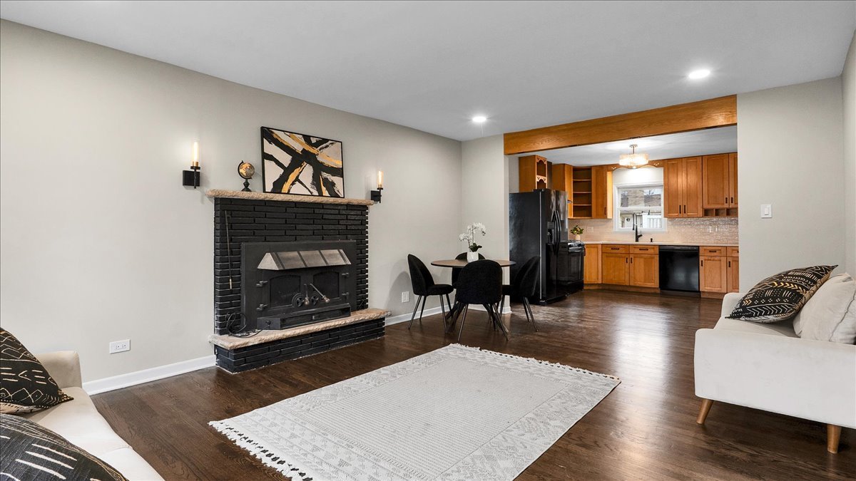 11639 S Knox Avenue Property Photo 5