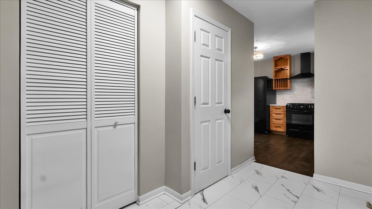 11639 S Knox Avenue Property Photo 7