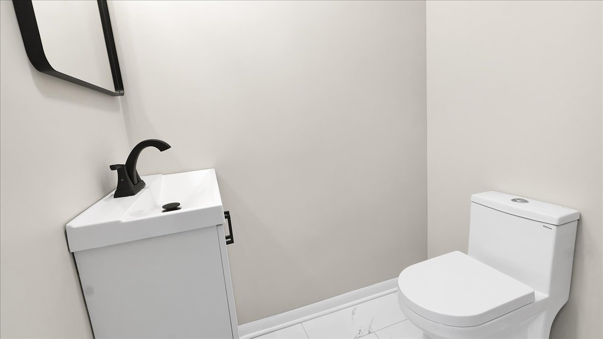 11639 S Knox Avenue Property Photo 8