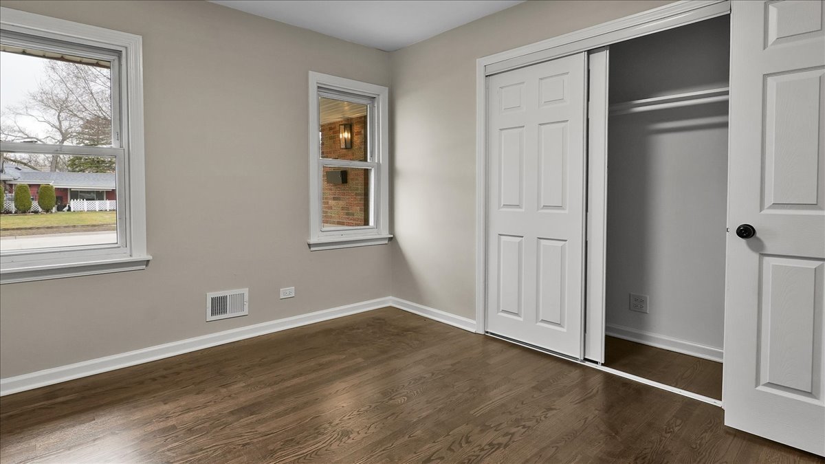 11639 S Knox Avenue Property Photo 12