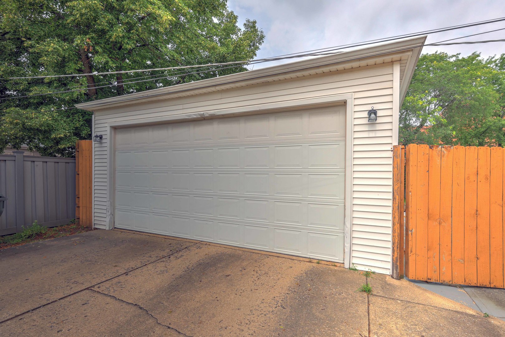 9648 N Kostner Avenue Property Photo 3