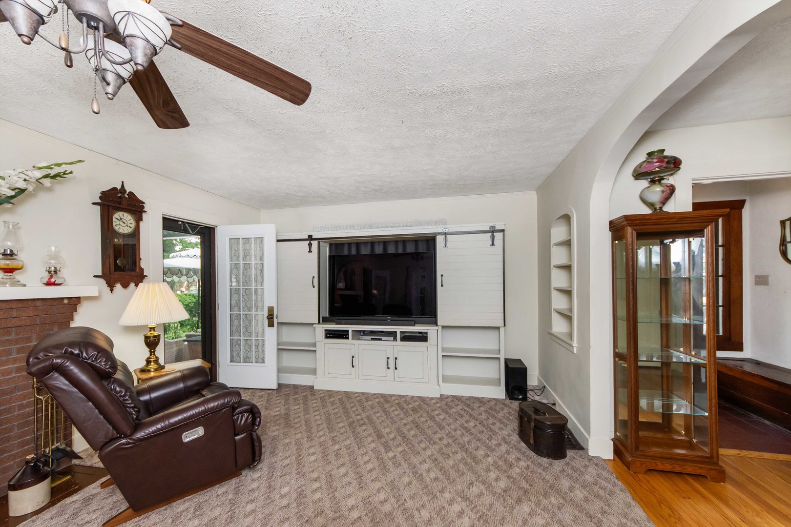 301 S Oak Street Property Photo 4