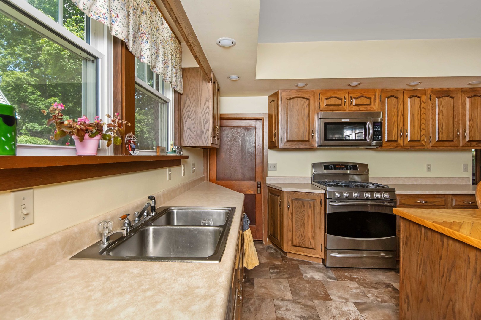 301 S Oak Street Property Photo 10