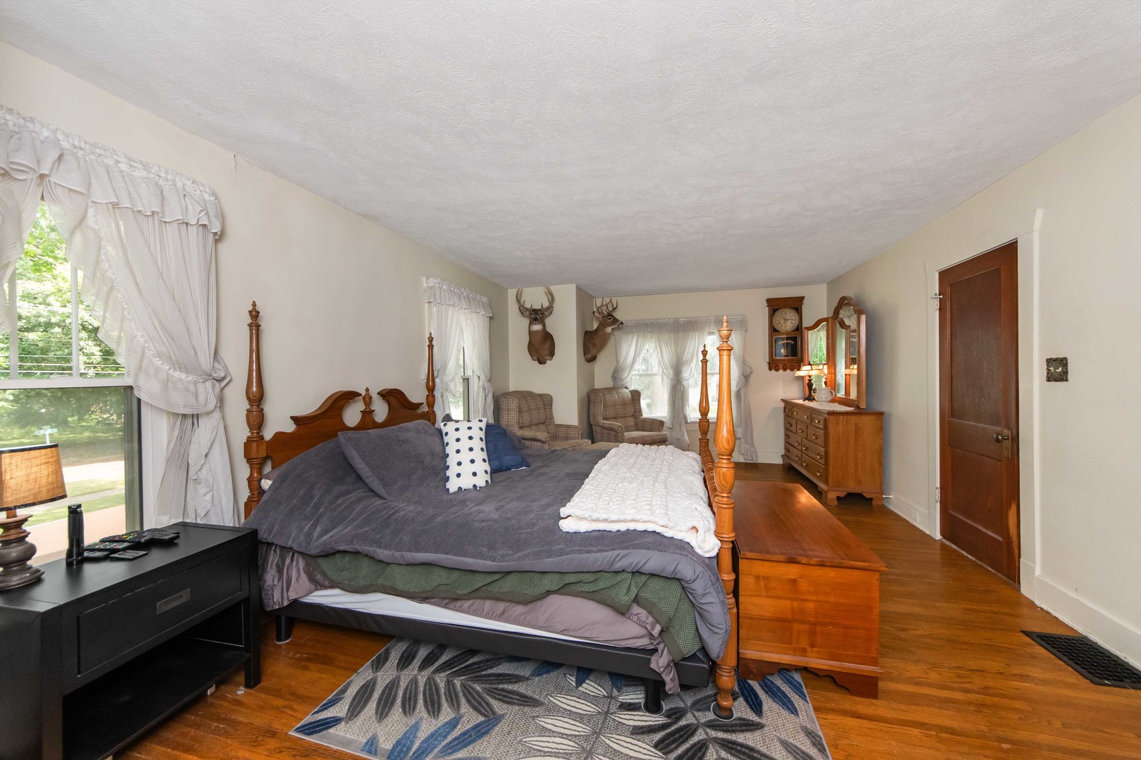 301 S Oak Street Property Photo 13