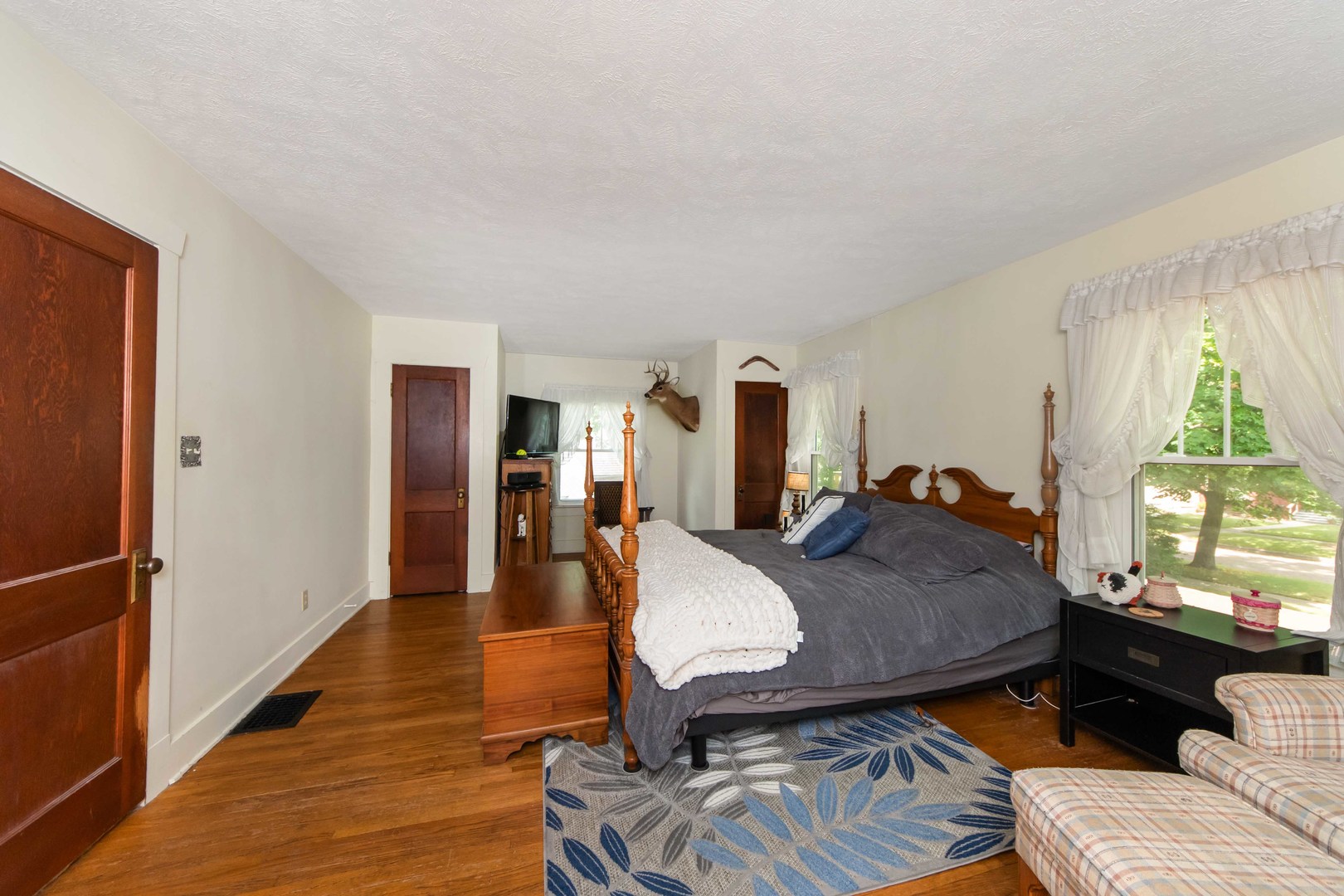 301 S Oak Street Property Photo 15