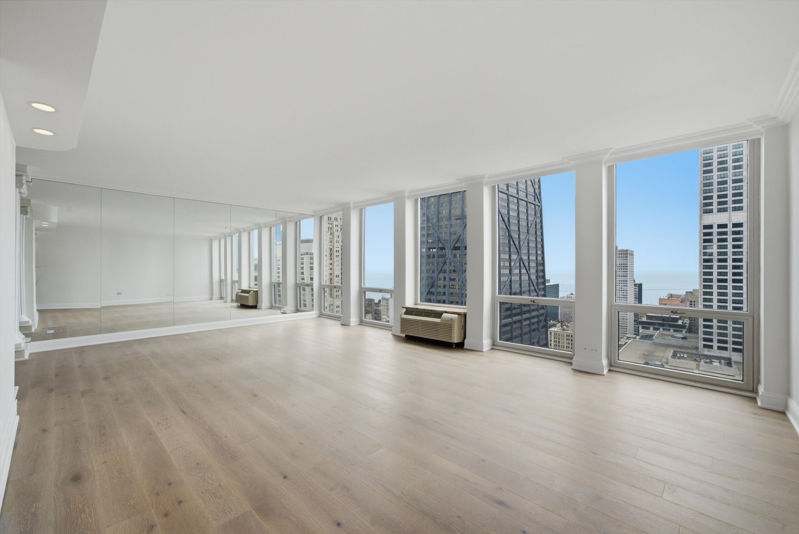 111 E Chestnut Street 38f Property Photo 3