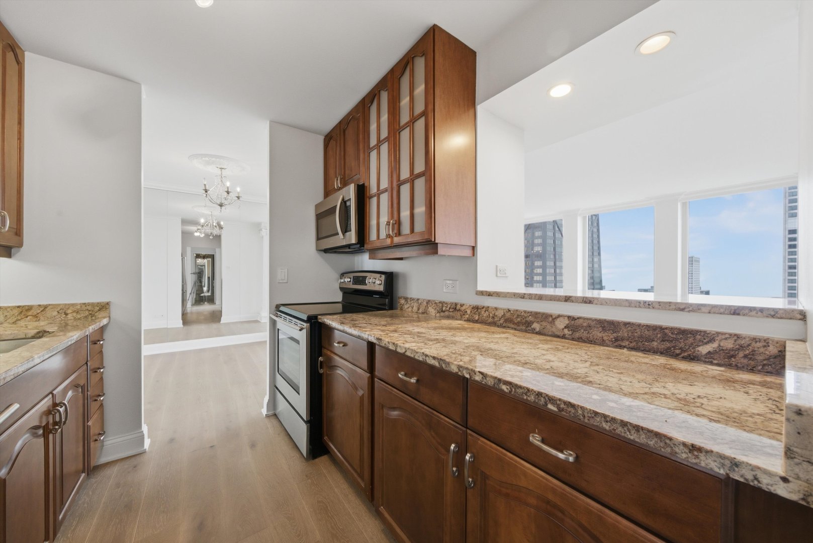 111 E Chestnut Street 38f Property Photo 6