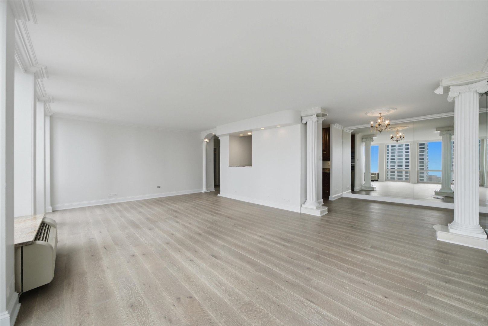 111 E Chestnut Street 38f Property Photo 7