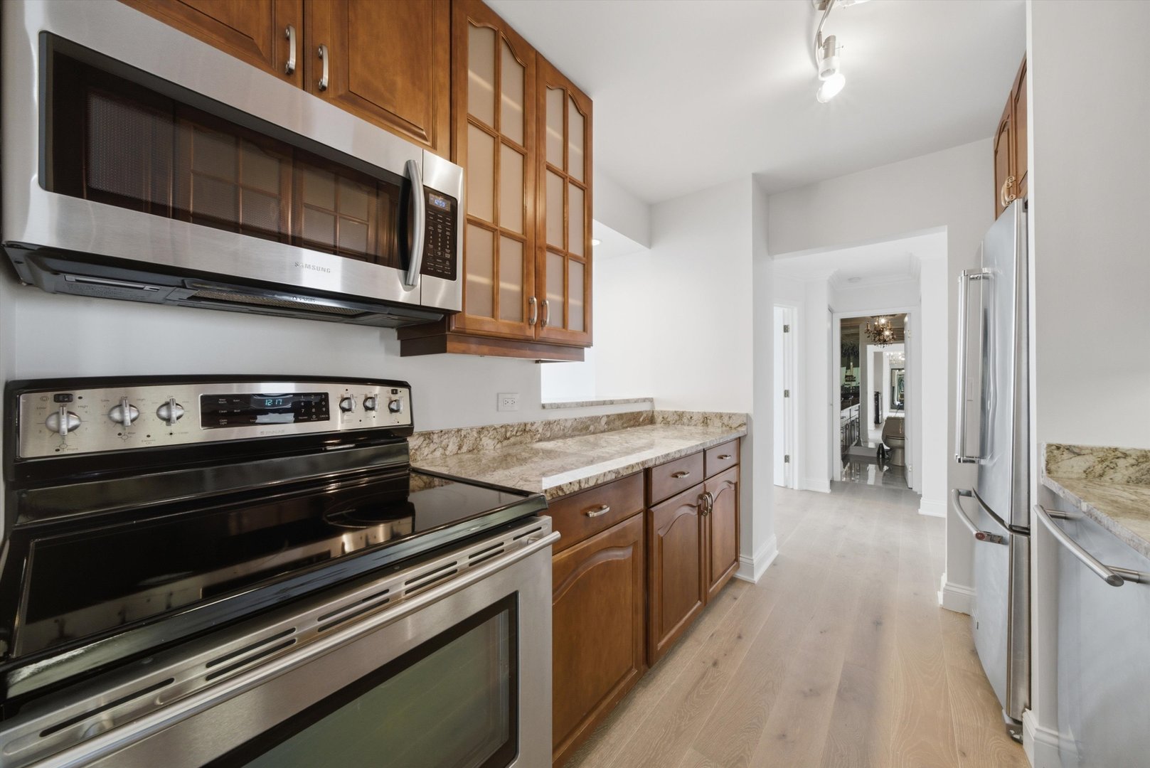 111 E Chestnut Street 38f Property Photo 10