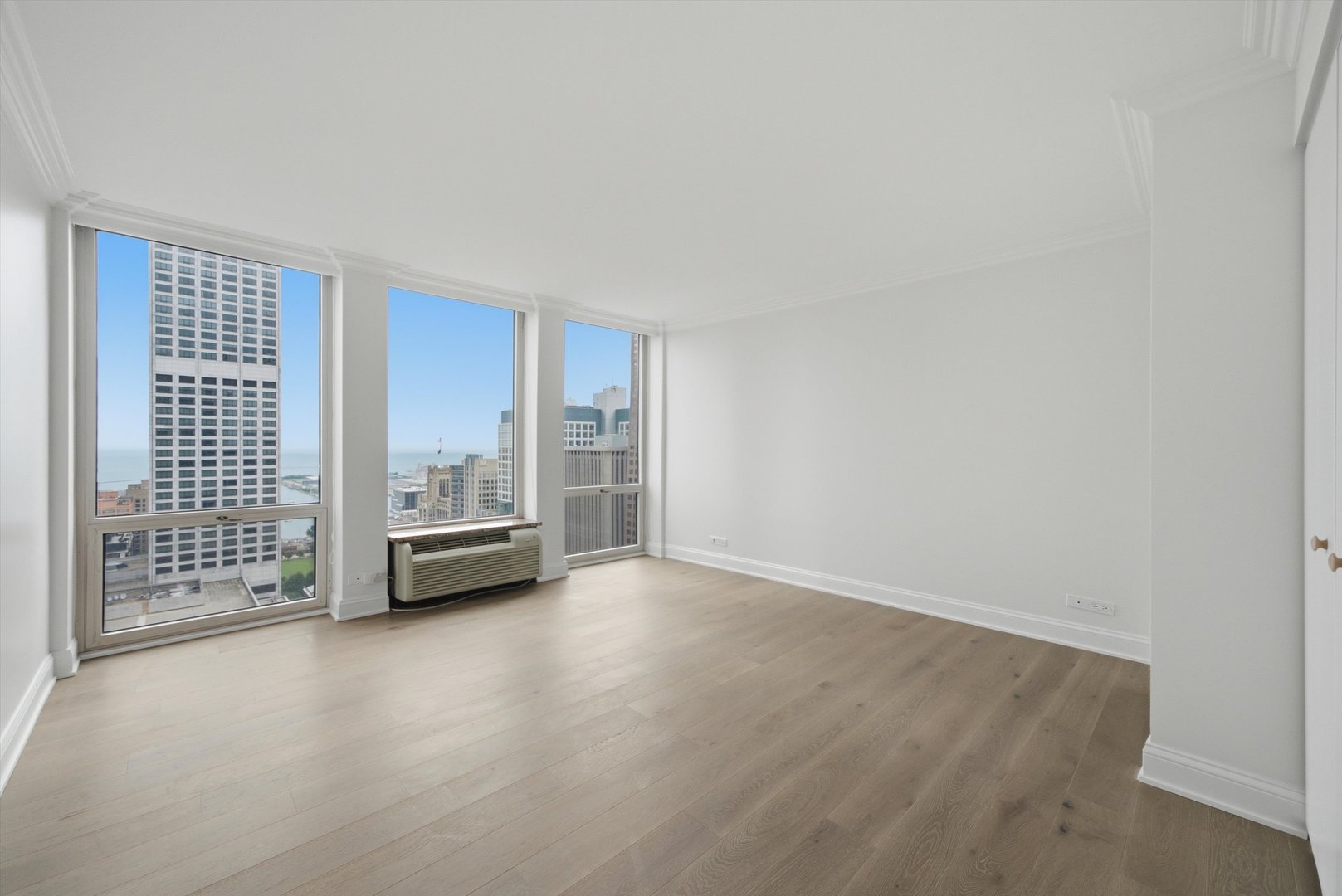 111 E Chestnut Street 38f Property Photo 13