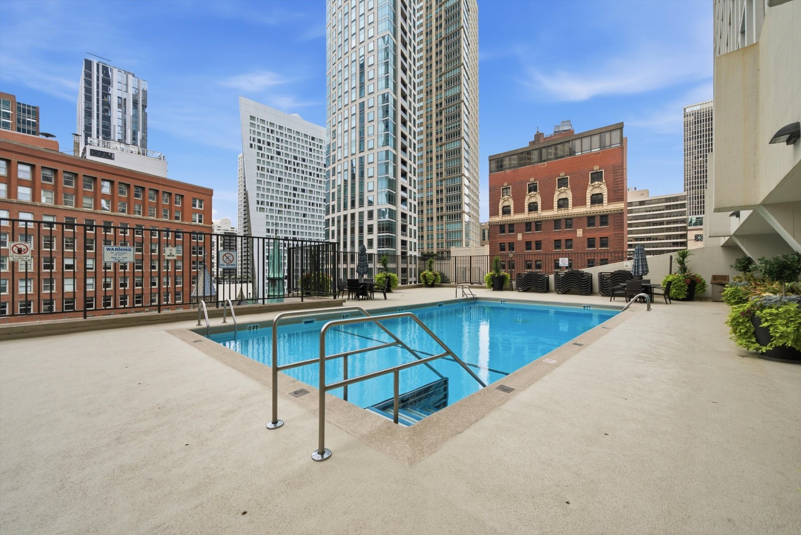 111 E Chestnut Street 38f Property Photo 16