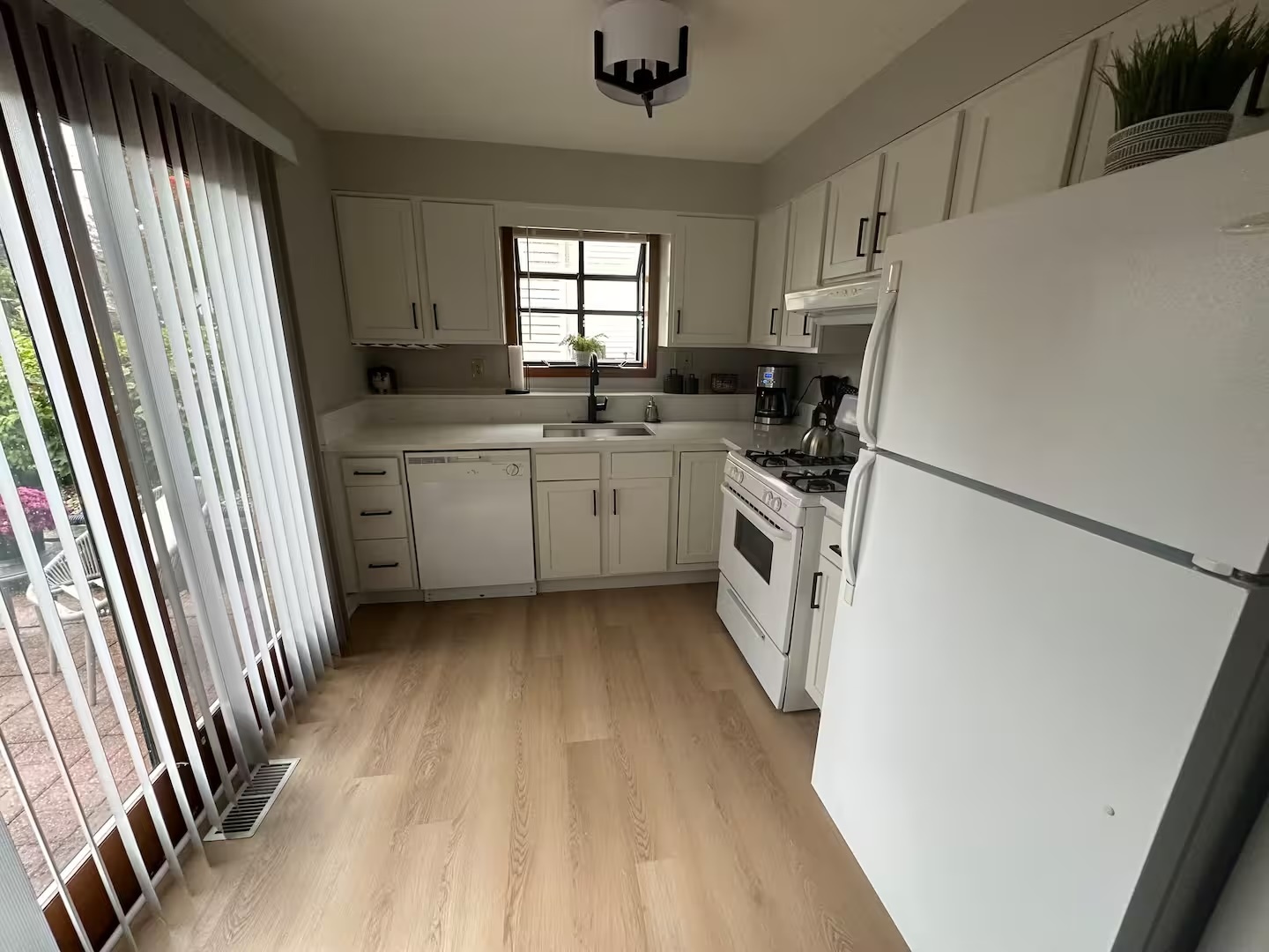 131 Newberry Avenue 1s Property Photo 3