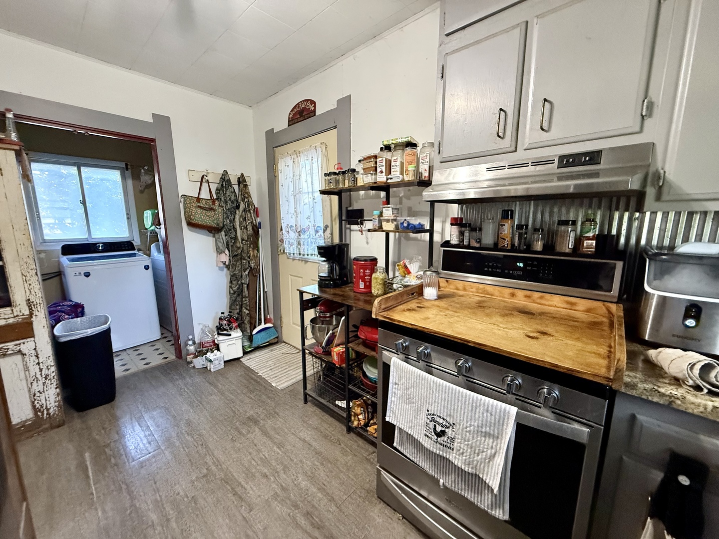 303 N Hopkins Street Property Photo 8