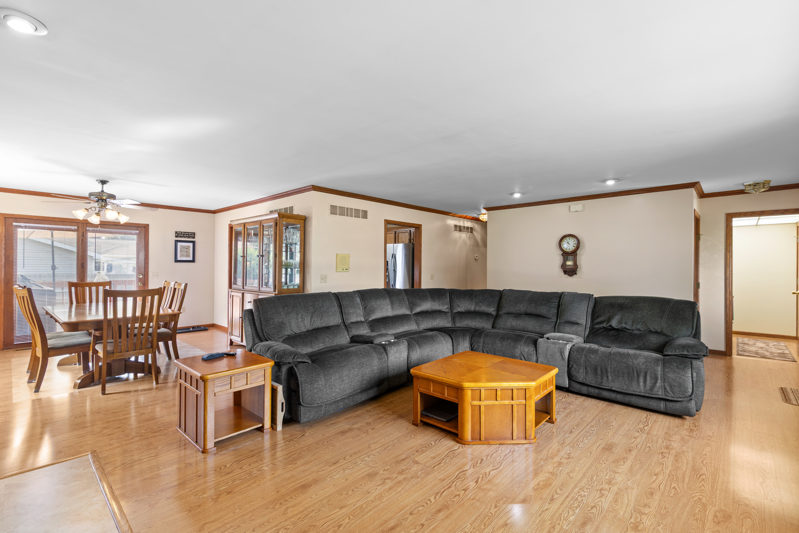 606 E Edgelawn Drive Property Photo 6