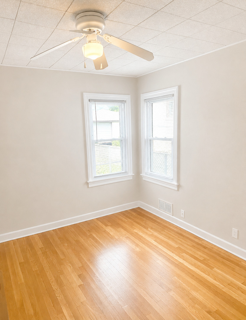 3946 Gunderson Avenue Property Photo 4