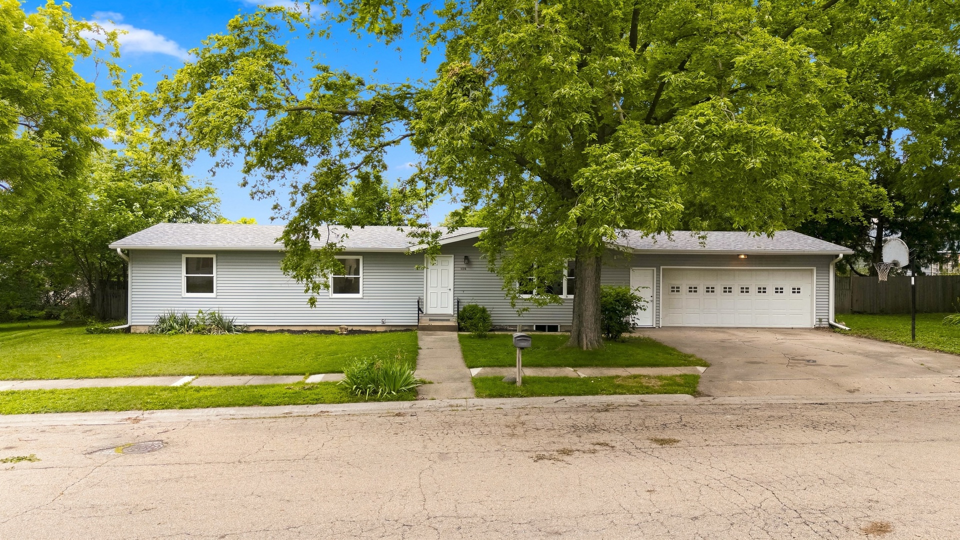 1110 8th Street Property Photo 2