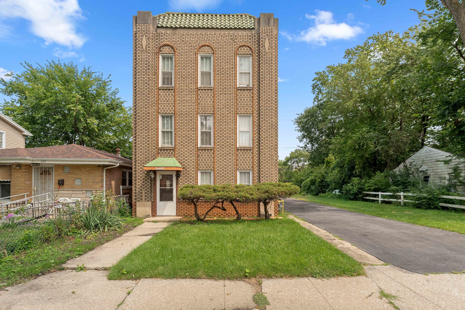 16609 Emerald Avenue Property Photo 1