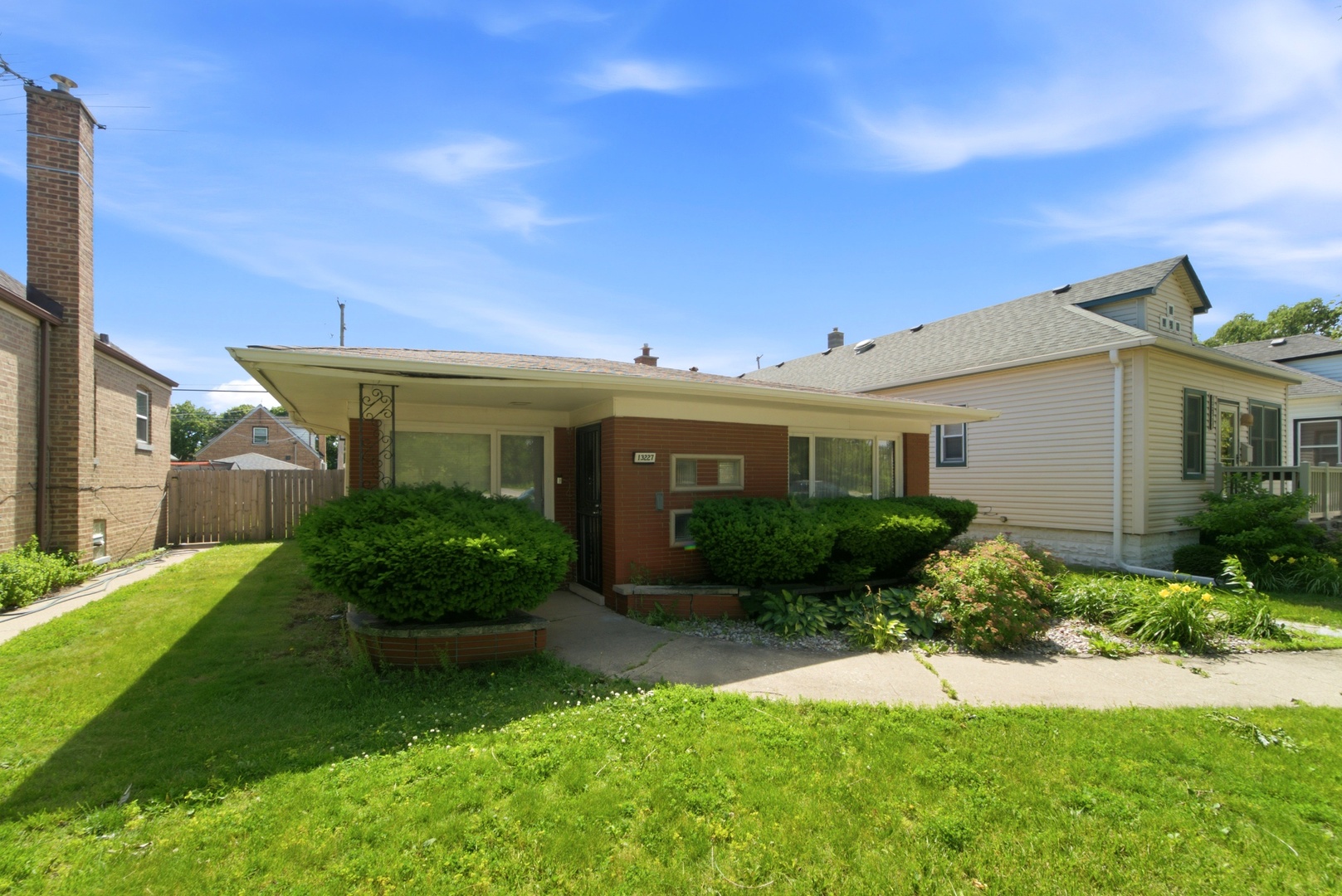13227 S Escanaba Avenue Property Photo 2