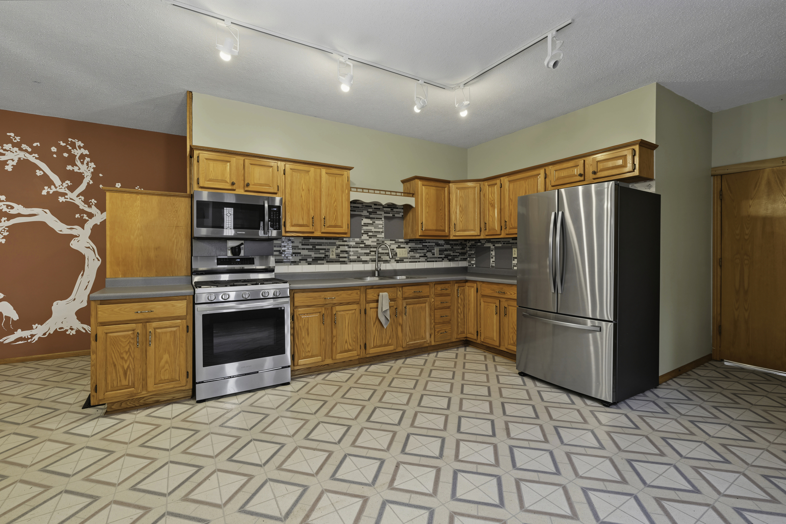 111 Broadway Street Property Photo 8