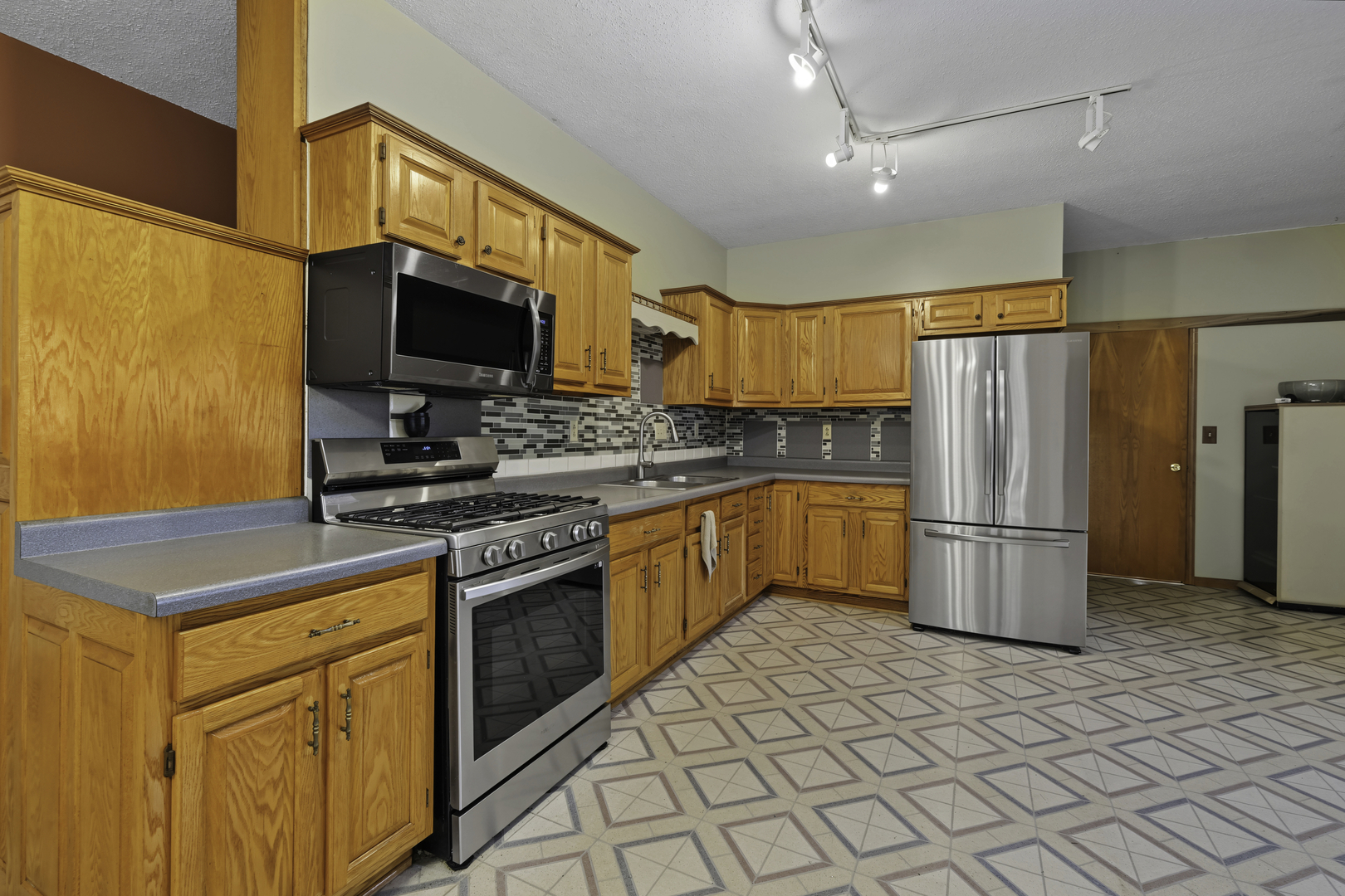 111 Broadway Street Property Photo 9