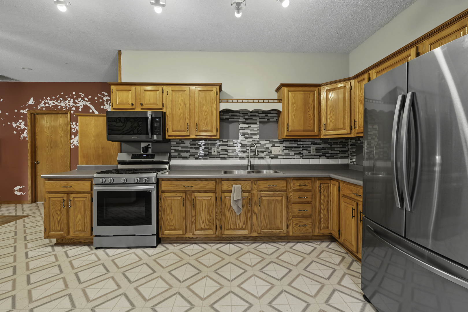 111 Broadway Street Property Photo 10