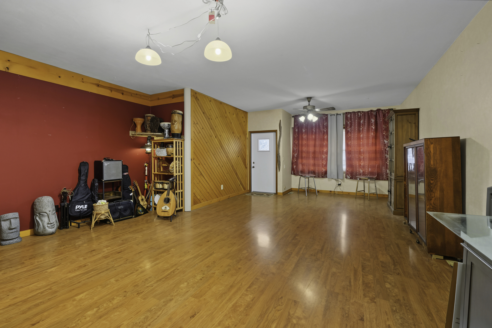 111 Broadway Street Property Photo 17