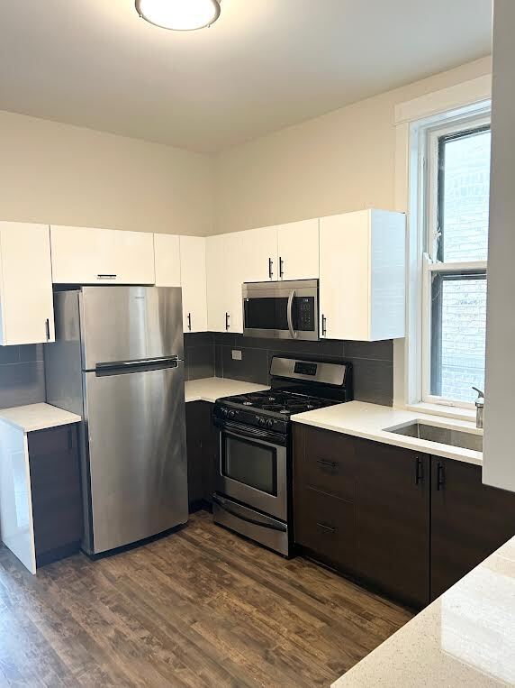 6220 N Wayne Avenue 2 Property Photo 8