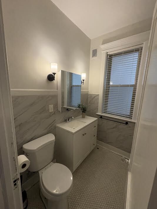 6220 N Wayne Avenue 2 Property Photo 16