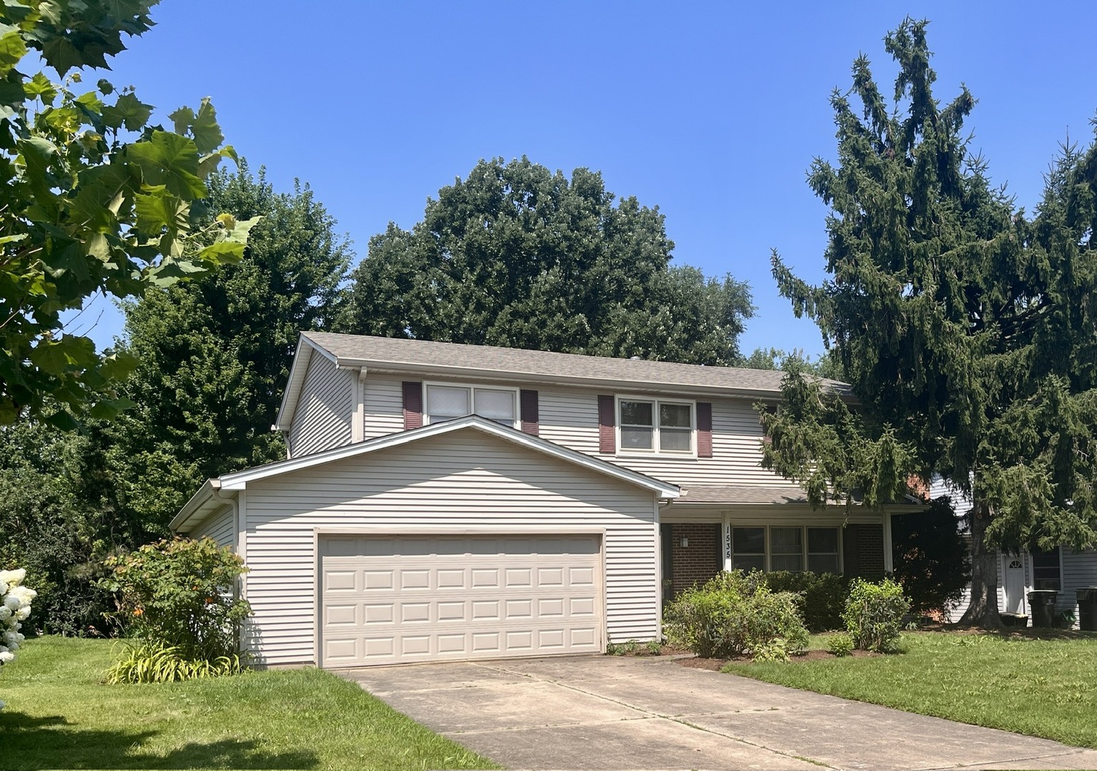 1535 Hampton Court Property Photo 1