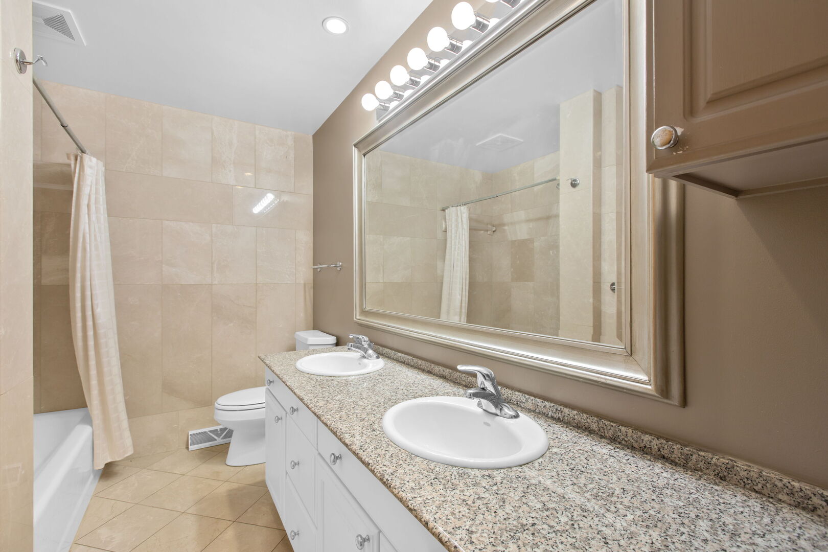 2327 S Circle Drive Property Photo 21