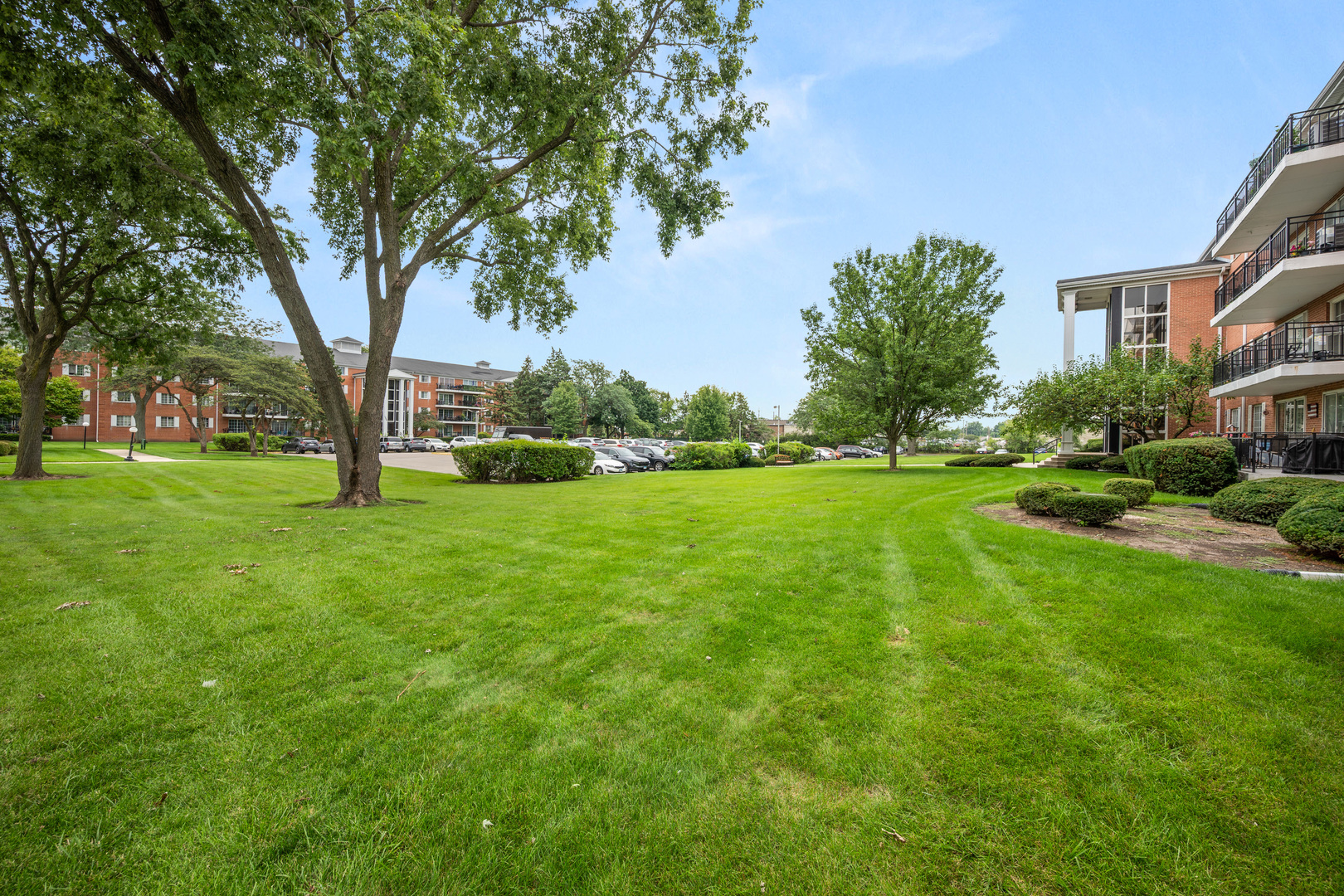 1060 N Farnsworth Avenue 1206 Property Photo 6